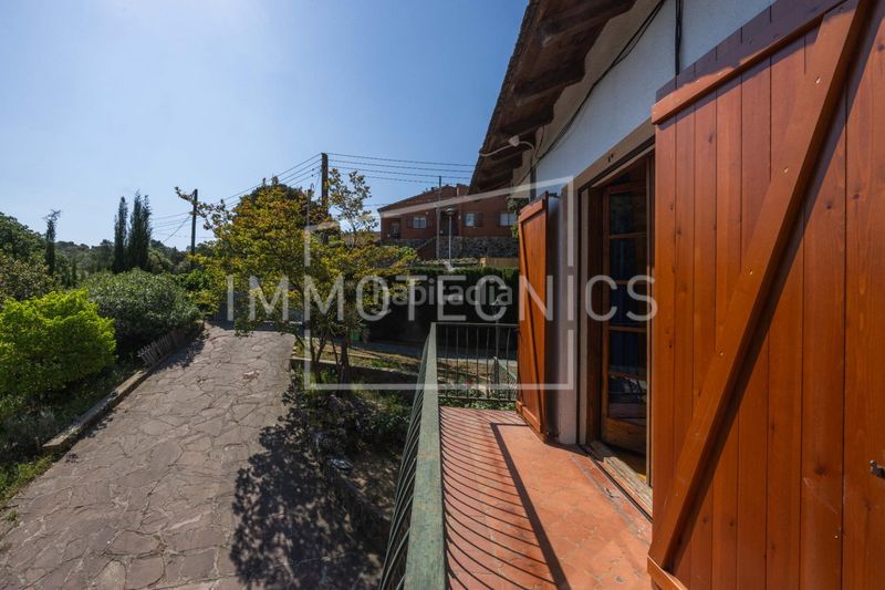 Foto 1c27b207-9728-46a6-bc83-51e315ad0218. Casa amb calefacció aparcament a Llinars del Vallès