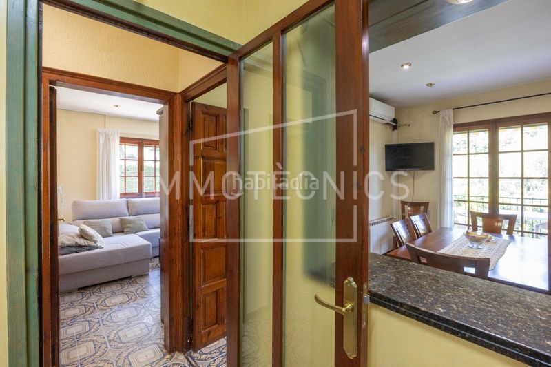 Foto b80de32c-11f2-4638-9054-dc69b9bad8ba. Casa amb calefacció aparcament a Llinars del Vallès