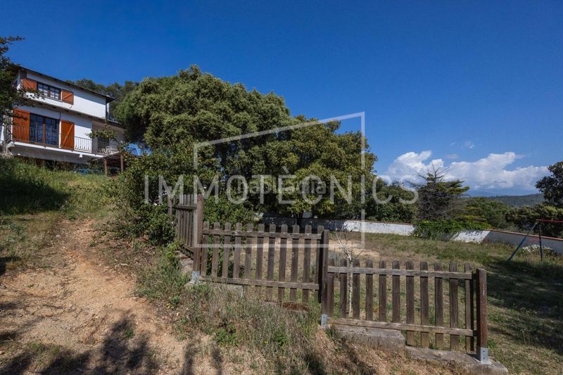 Foto dd81e3cb-8a33-4af4-b3c4-44d2ab4f3813. Casa amb calefacció aparcament a Llinars del Vallès