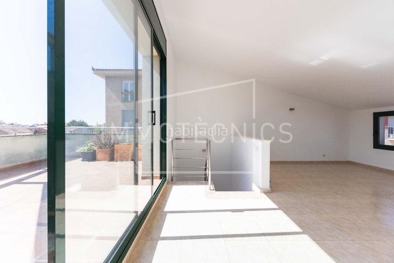 Foto e6e85acc-8a7f-41f3-bf95-d0e0c5c9e54e. Casa aparellada amb calefacció aparcament a Nord Oest - Can Noguera Garriga (La)