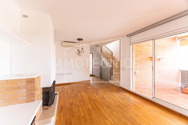 Foto 2f9f060a-d799-44e0-aaa0-f22e71065187. Casa adossada amb calefacció aparcament a Caldes d´Estrac