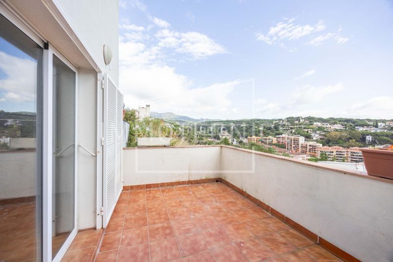 Foto b4dbfa40-0ea0-4a30-acc5-5da6641a4d01. Casa adossada amb calefacció aparcament a Caldes d´Estrac