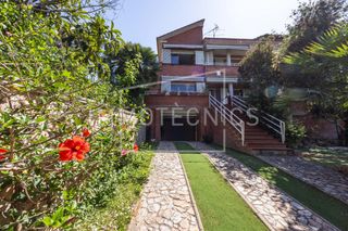 Chalet  Tres turons. Espectaculares vistas al mar, privacidad absoluta y calidad de v