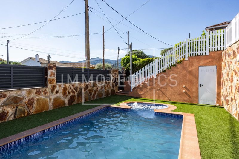 Foto 0bc6dee1-4395-4314-83cd-672df45d6322. Casa amb aparcament a Cànoves i Samalús