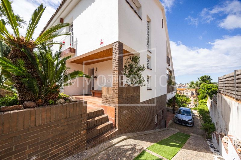 Foto 06a6d74c-7433-49a6-994c-bcb427d43fa8. Xalet amb calefacció aparcament piscina a Canet de Mar