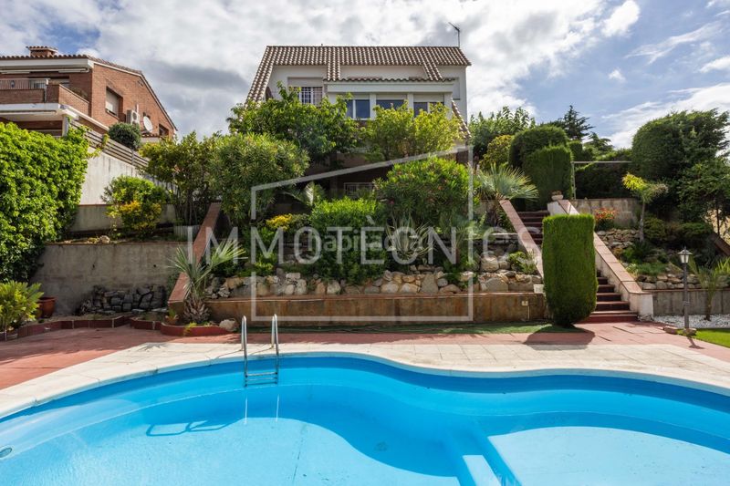 Foto 8a09f838-3116-4324-a8ca-17c58d67d441. Xalet amb calefacció aparcament piscina a Canet de Mar