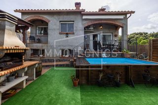 House in Cànoves i Samalús. Exclusiva vivienda con vistas al montseny y espacio independient