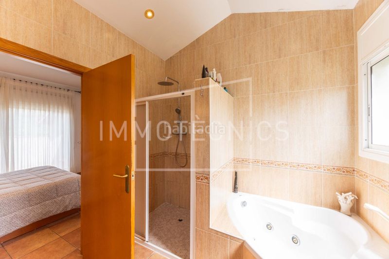 Foto 0ad79241-9a7b-406e-b0a0-9c56bf4aa474. Casa amb calefacció aparcament piscina a Cànoves i Samalús