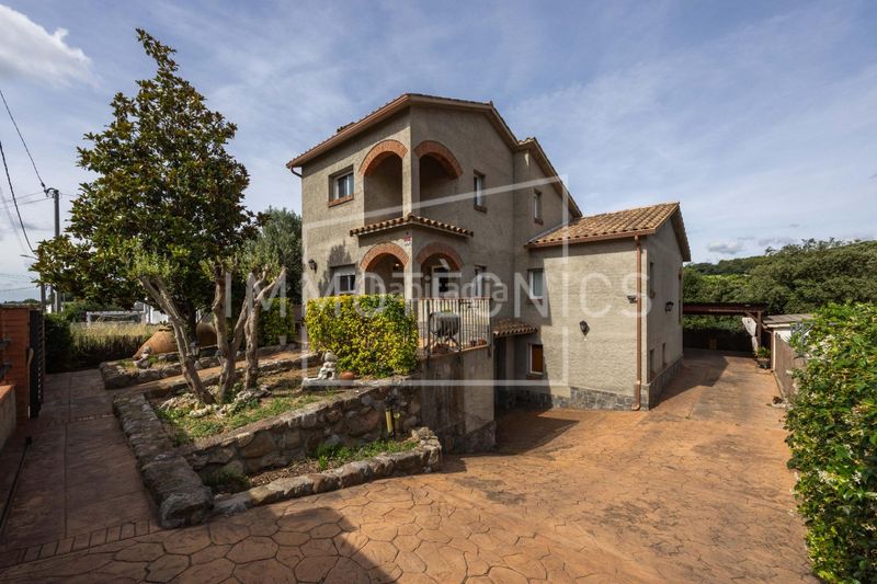 Foto 4a712fea-bf34-442c-9095-a59de2f74b50. Casa amb calefacció aparcament piscina a Cànoves i Samalús