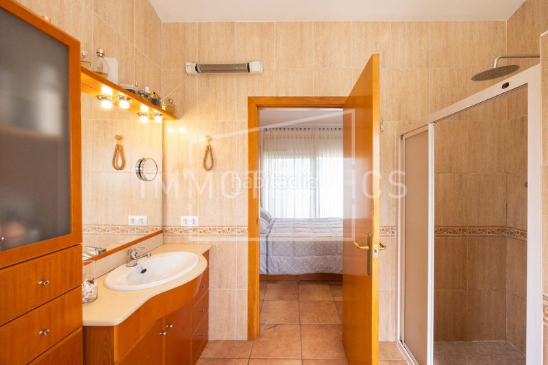 Foto 53e8899b-b7e3-4a5e-9e26-887f7b500dcb. Casa amb calefacció aparcament piscina a Cànoves i Samalús