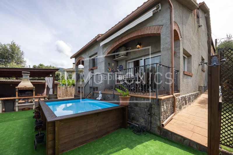 Foto 783af46e-5c54-49fb-bde2-a707fa7d3164. Casa amb calefacció aparcament piscina a Cànoves i Samalús
