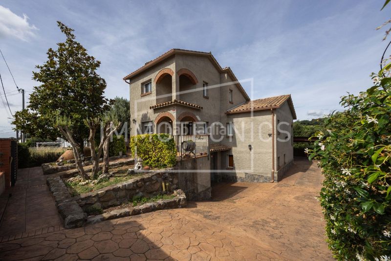 Foto c8df601a-06dc-4342-a3e4-0442fa5ea1d5. Casa amb calefacció aparcament piscina a Cànoves i Samalús