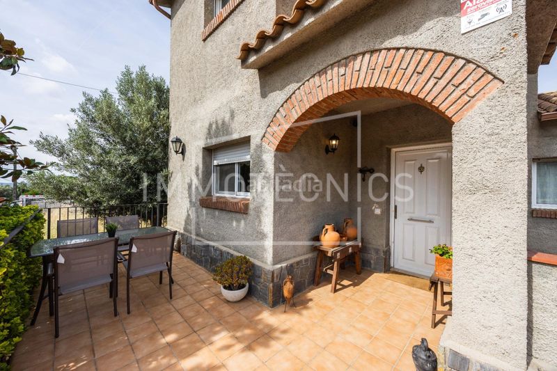 Foto d33df0f7-65c1-4dfd-93c6-00b06f77c5e3. Casa amb calefacció aparcament piscina a Cànoves i Samalús