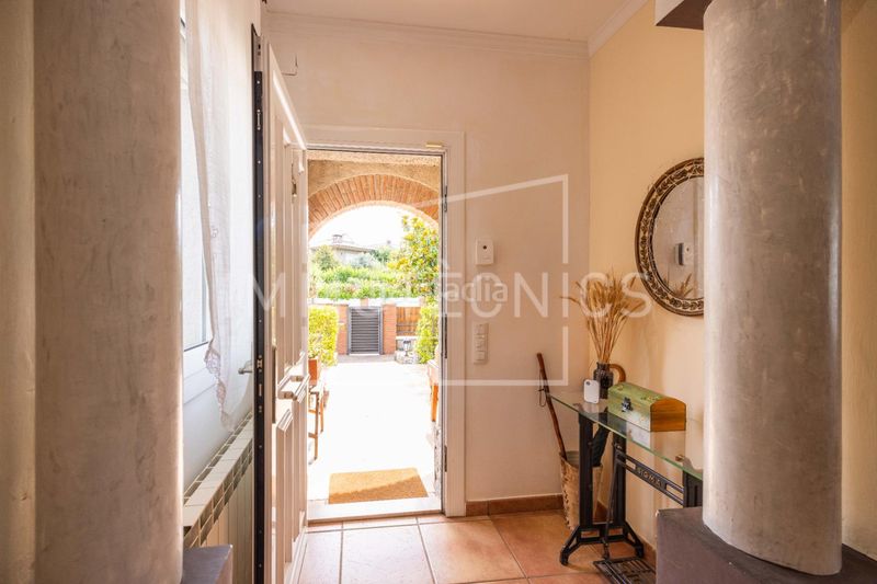 Foto f8a9f616-9b4e-4b7b-bfe7-791f2f20a09c. Casa amb calefacció aparcament piscina a Cànoves i Samalús