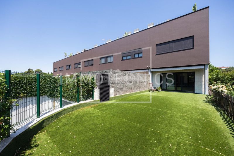 Foto 45473f32-75f7-4b85-85c5-9dc22e1900d8. Tríplex amb calefacció aparcament piscina a Ametlla del Vallès (L´)