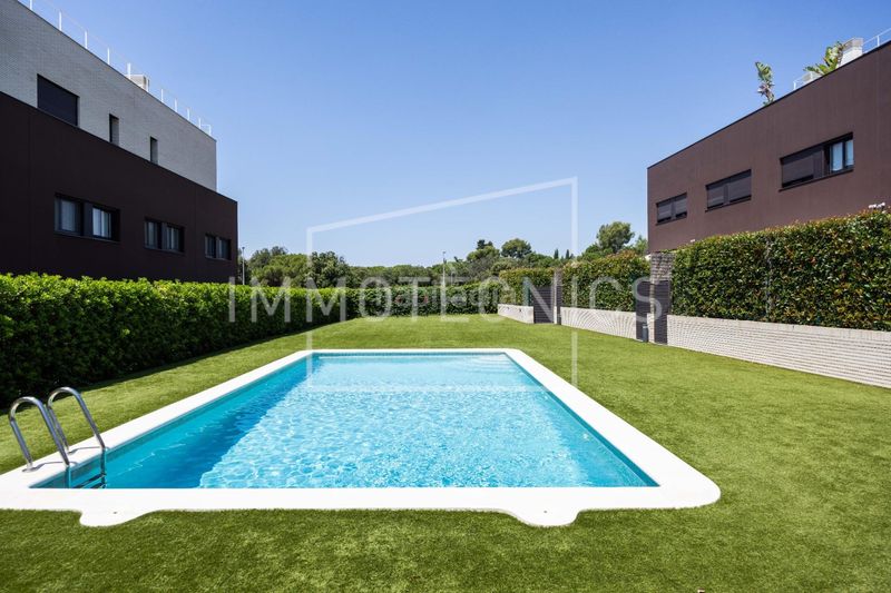 Foto f9200ee0-e43d-410d-b3df-98255e88b5fe. Tríplex amb calefacció aparcament piscina a Ametlla del Vallès (L´)