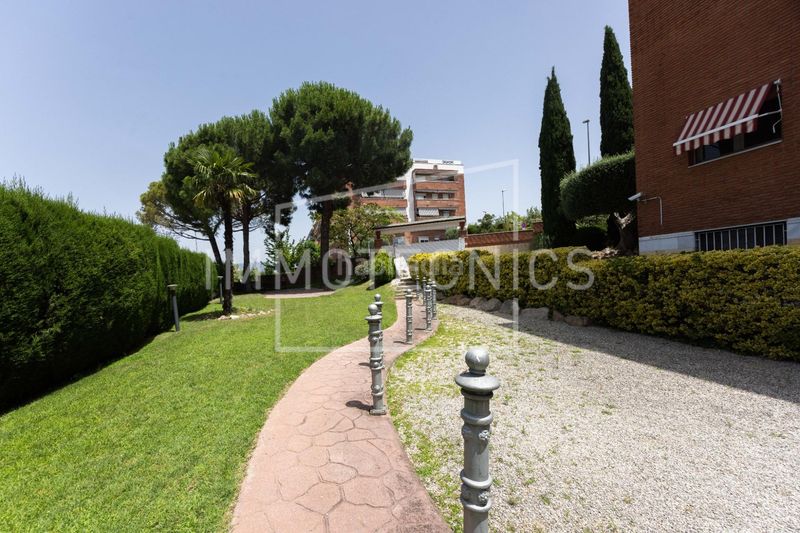 Foto a11f9658-34e8-47a8-90fa-720cfb6b96bc. Àtic amb calefacció aparcament piscina a Font Verda Granollers