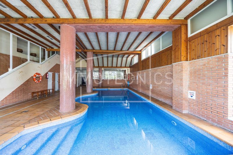 Foto e6b89f12-c523-4984-9e3c-2fed4675bbb5. Àtic amb calefacció aparcament piscina a Font Verda Granollers