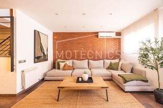 Duplex in Franqueses del Vallès (Les). Dúplex luminoso de 3 habitaciones con terraza, balcón y 2 plazas