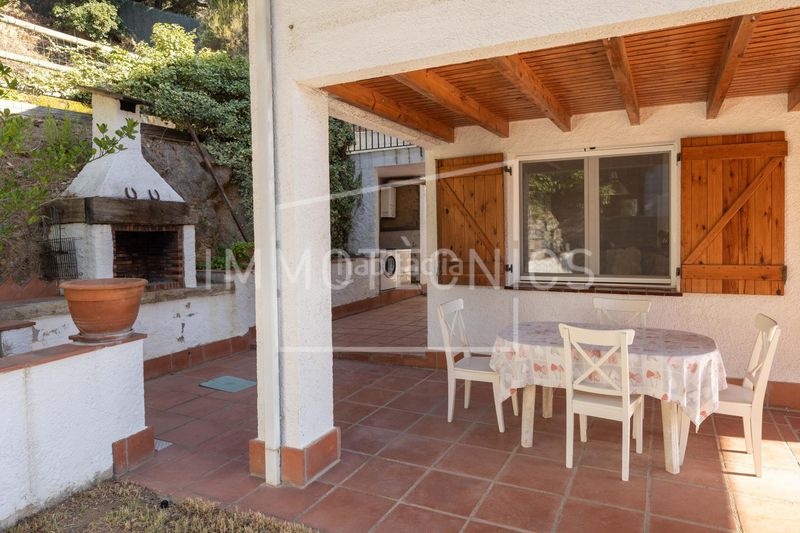 Foto 2b3e9f65-87d5-42d4-995d-f7217ce96de4. Xalet amb calefacció aparcament piscina a Sant Cebrià de Vallalta