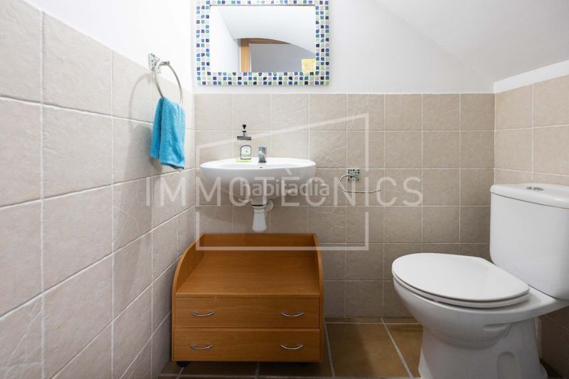 Foto 383a7303-9d89-42f7-b6a7-e4bc4d49860a. Casa adossada amb calefacció aparcament a Canet de Mar