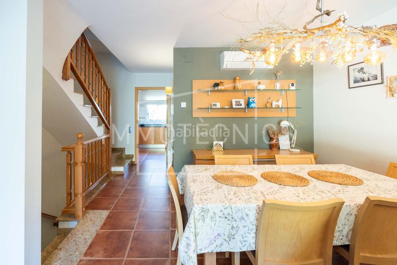Foto a05a512b-1305-4e1b-8e55-be482add558a. Casa adossada amb calefacció aparcament a Canet de Mar