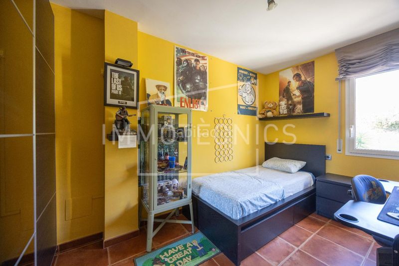 Foto b9511a55-b4bf-4a29-9743-9c7278950aee. Casa adossada amb calefacció aparcament a Canet de Mar