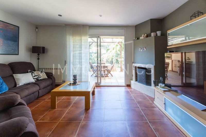 Foto c39282c6-ce99-48b0-a435-1ba95e231855. Casa adossada amb calefacció aparcament a Canet de Mar