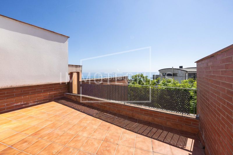 Foto 57a6b935-4691-458c-a34a-e8d9bce71197. Casa adossada amb calefacció aparcament a Caldes d´Estrac