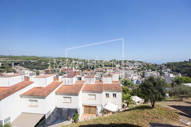 Foto b5456e95-39e0-4893-adf8-f91cd798d33c. Casa adossada amb calefacció aparcament a Caldes d´Estrac