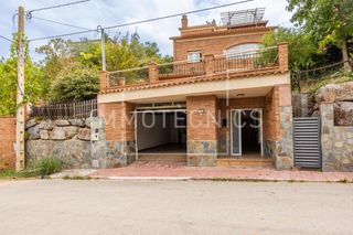 Casa  Avenida avinguda ca l'esmandía. Vivir con espacio, tranquilidad y posibilidades en cànoves