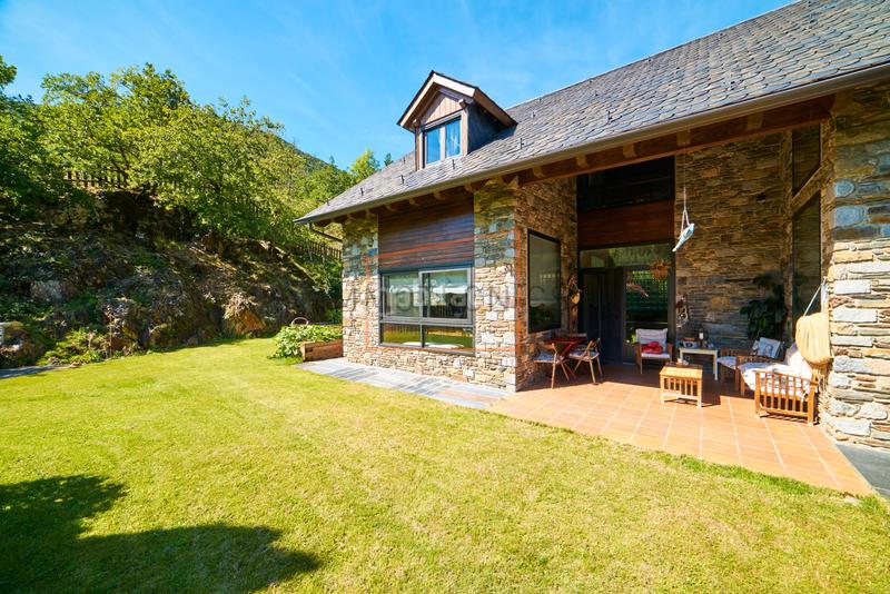 Foto 179e4e3e-456a-43e6-9255-5a909dc1739e. Xalet amb aparcament piscina a Esterri d´Àneu