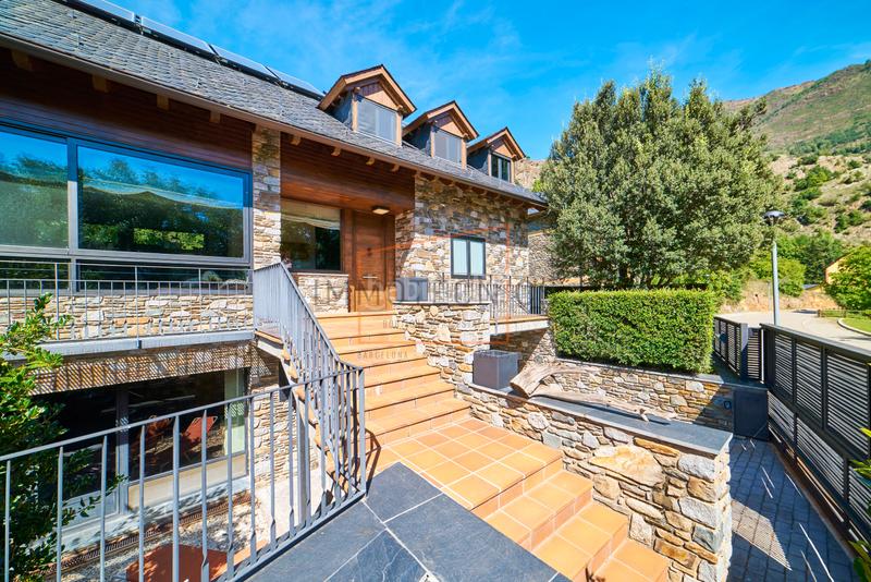 Foto d7cfe77c-d075-4e91-98a3-957aaf7b8336. Xalet amb aparcament piscina a Esterri d´Àneu