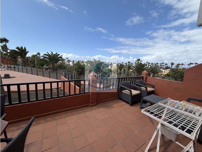 Foto 19f5c33a-7e6b-4865-8198-d1ff319c920a. Apartament amb piscina a Corralejo Oliva (La)