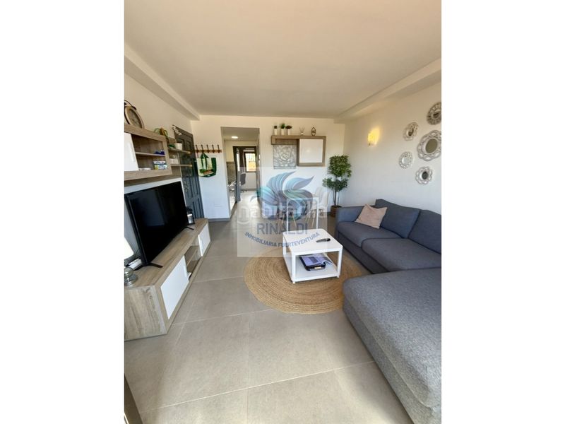 Foto b73f25f2-dcfb-46cf-8fba-f2d331768aa9. Apartament amb piscina a Corralejo Oliva (La)