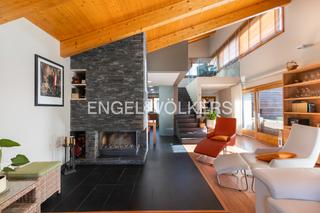 Casa a Guils de Cerdanya. Gran casa en roc foradat