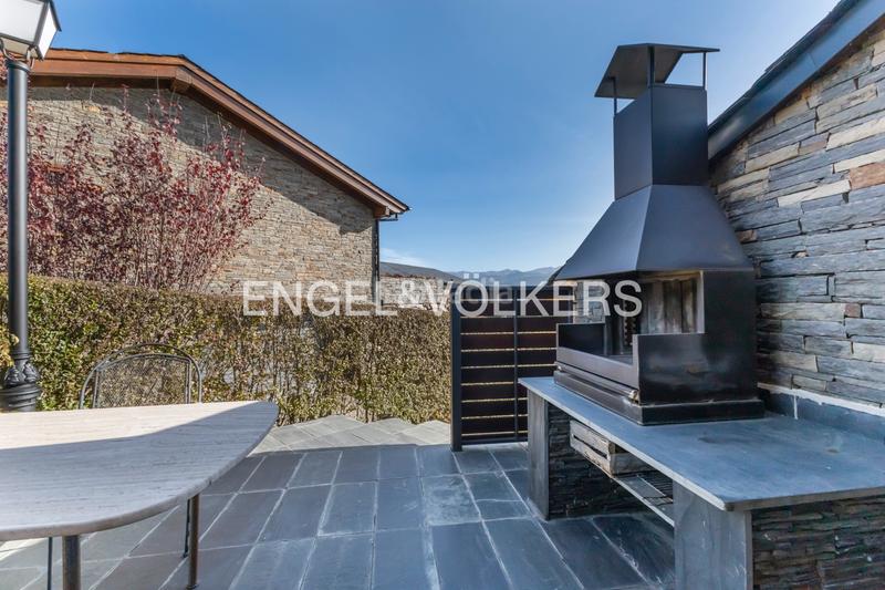 Foto a65ef62c-cfb4-4ca2-b229-54874903249c. Casa gran casa en roc foradat en Guils de Cerdanya