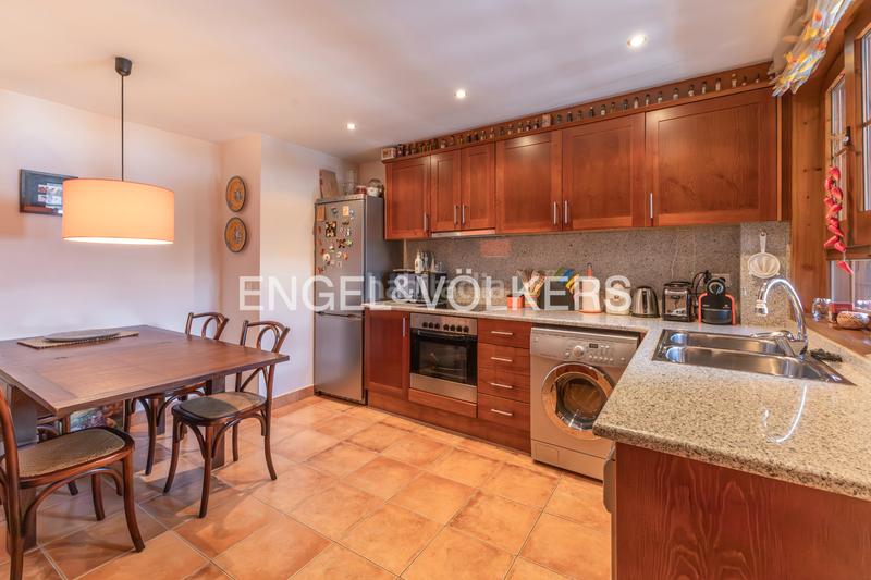 Foto 1ee9593d-a8f7-4464-81b7-ef97176ed670. Duplex con camino riscaldamento parcheggio in Molina (La)