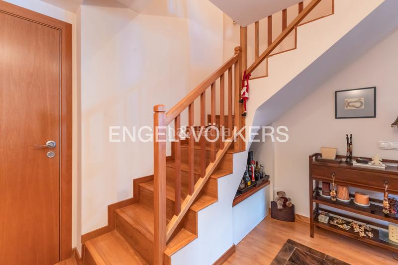 Foto 7ebe701b-583f-4d8b-afd1-33b35a497032. Duplex con camino riscaldamento parcheggio in Molina (La)