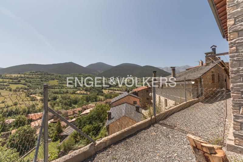 Foto 4e3d94e6-e6a2-4385-a864-06c2d045c469. Casa  con vistas panorámicas en montellà en Montellà i Martinet