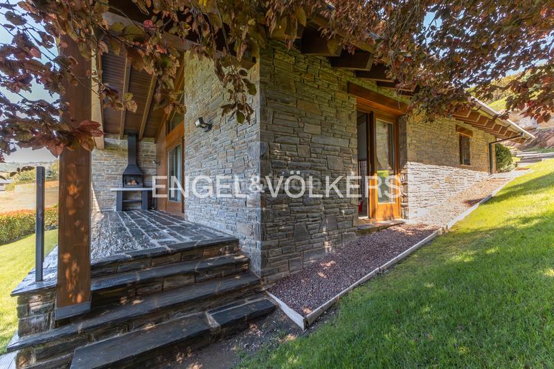 Foto 0d72c570-eeee-4340-ad67-e379f5f31bcd. Casa amplia y luminosa casa con vistas al cadí en Prullans