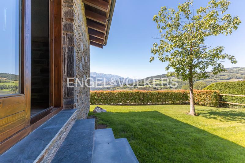 Foto 452a4ff4-555b-4784-b8b1-c641f67a0ab2. Casa amplia y luminosa casa con vistas al cadí en Prullans