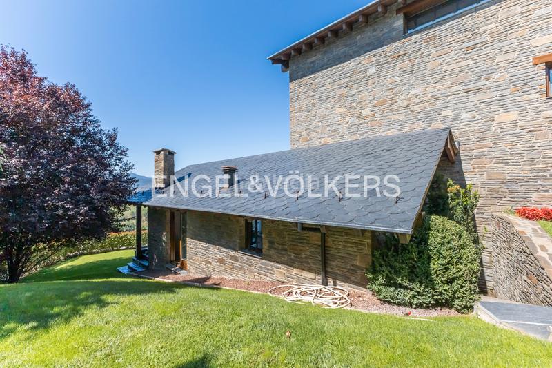 Foto d9ea286d-f358-4a54-bff9-c434e1d33162. Casa amplia y luminosa casa con vistas al cadí en Prullans