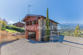 Casa a Prullans. Amplia y luminosa casa con vistas al cadí