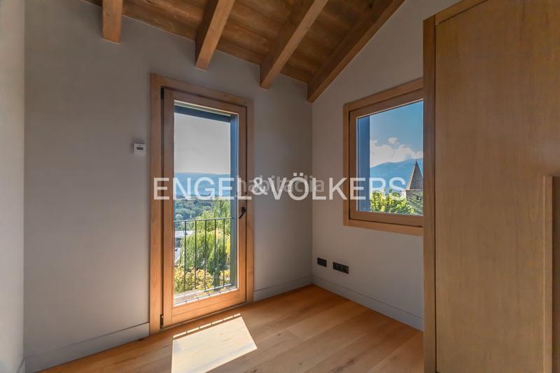 Foto 971bc0fc-ccd8-47a8-8286-7d28315a81a1. Casa pareada casa moderna en Bolvir