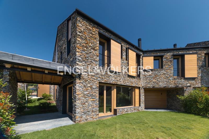 Foto ab0059b9-e4a8-4711-9a5f-ee6c2caff45b. Casa pareada casa moderna en Bolvir