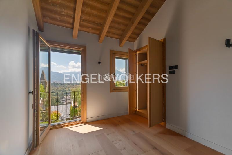 Foto b5f95f4c-b3f1-414a-9bd4-45f45417ce40. Casa pareada casa moderna en Bolvir