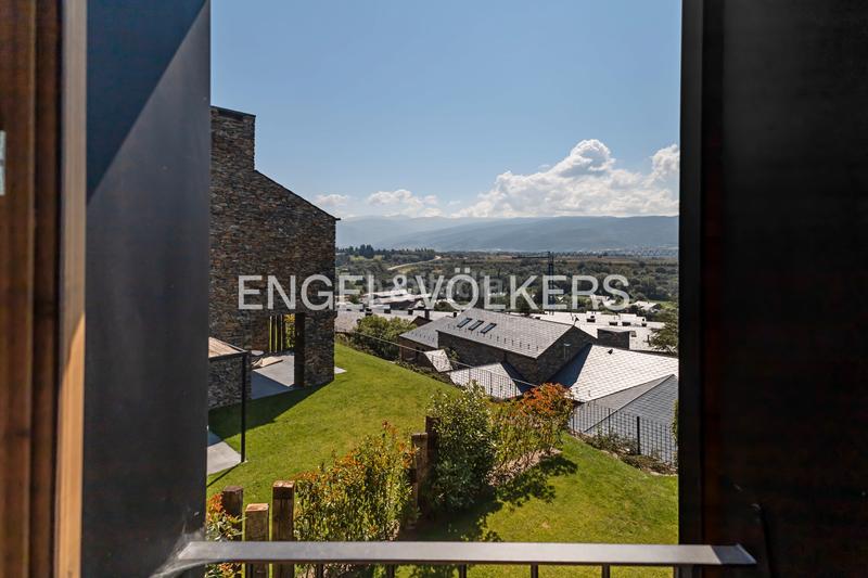 Foto d9dfab1f-5f8f-45e0-8508-3af098a77a67. Casa pareada casa moderna en Bolvir