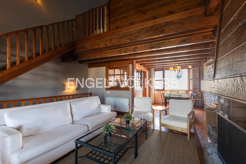 Foto 01d4b2c0-5875-4128-8fce-b51b73f2f071. Casa adossada amb xemeneia calefacció aparcament piscina a Guils de Cerdanya