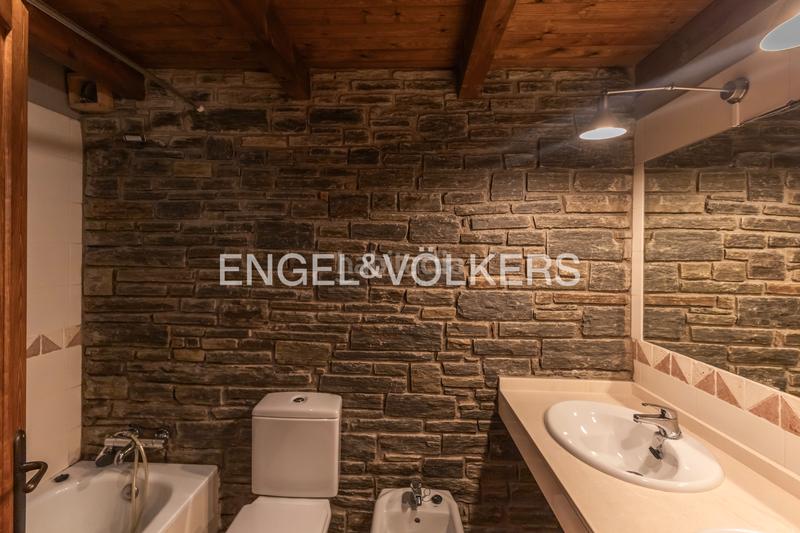 Foto 41645fd7-b867-4fb8-af76-63a1e7ade700. Casa adossada amb xemeneia calefacció aparcament piscina a Guils de Cerdanya